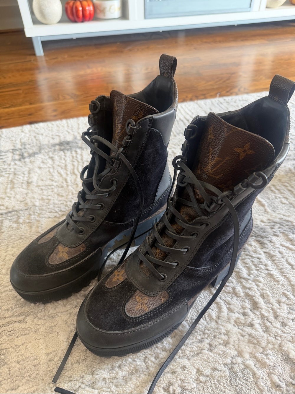 Womens Black Suede and Leather High-Top Boots great condition only worn twice!